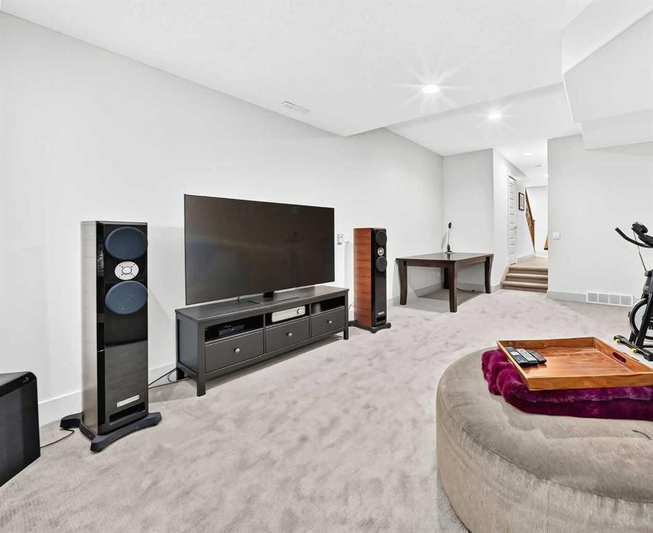 2512 17A Street Nw, Calgary, AB