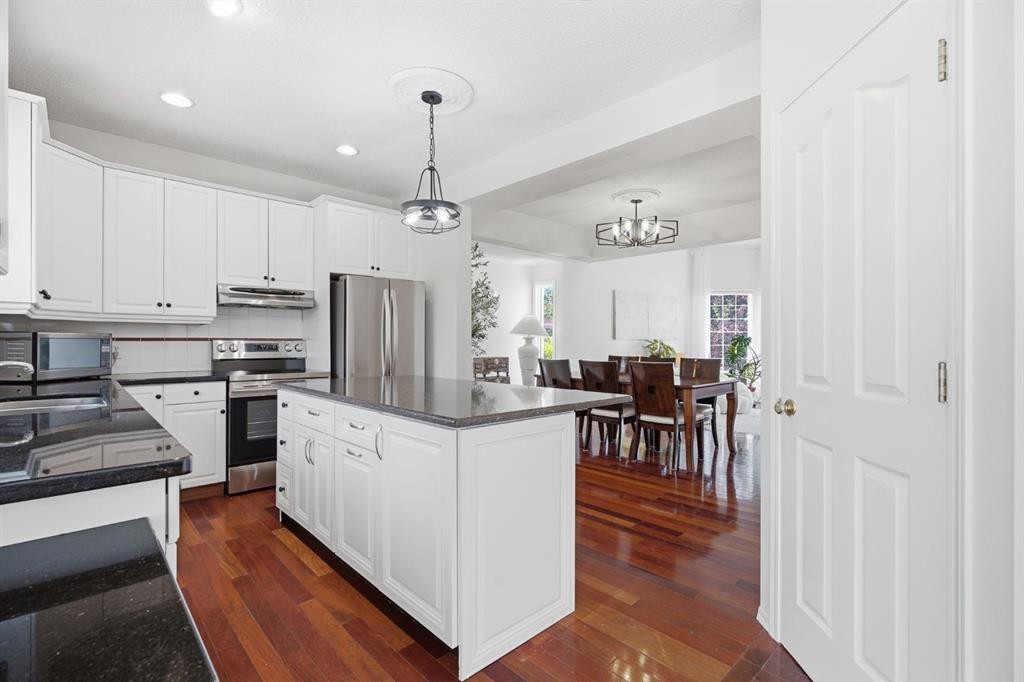 408 Hawkland Place Nw, Calgary, AB