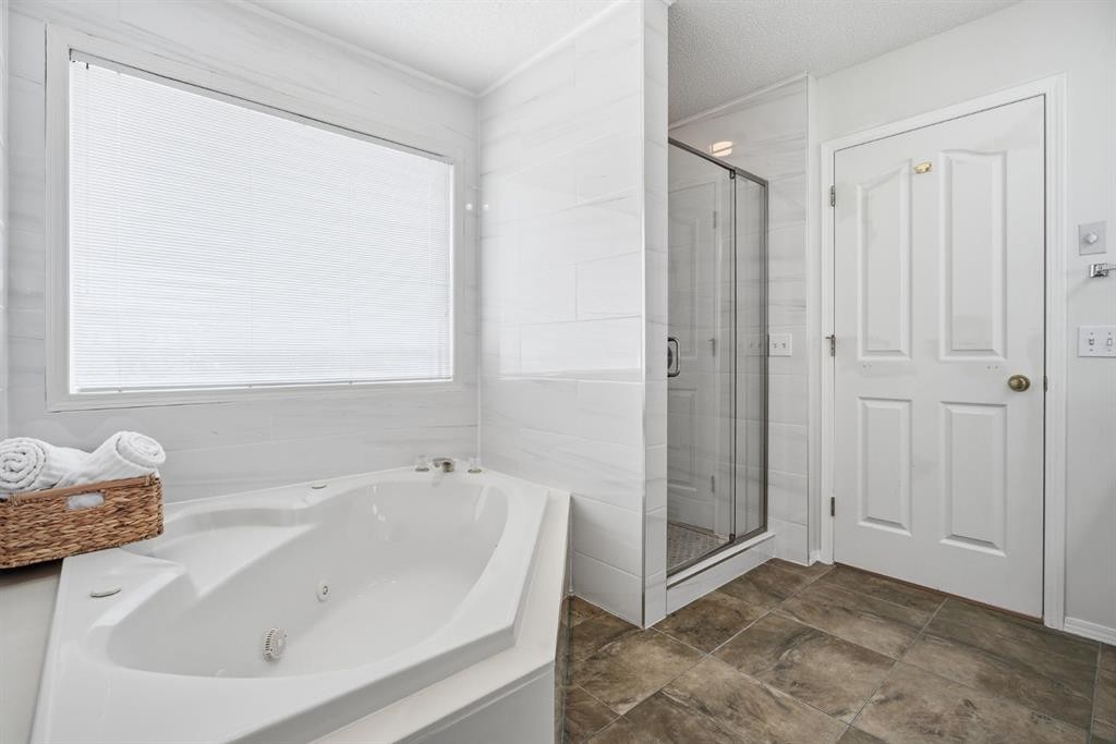 408 Hawkland Place Nw, Calgary, AB