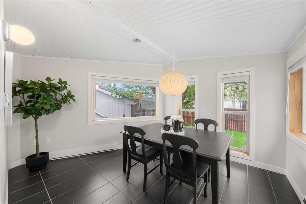 92 Chinook Drive Sw, Calgary, AB