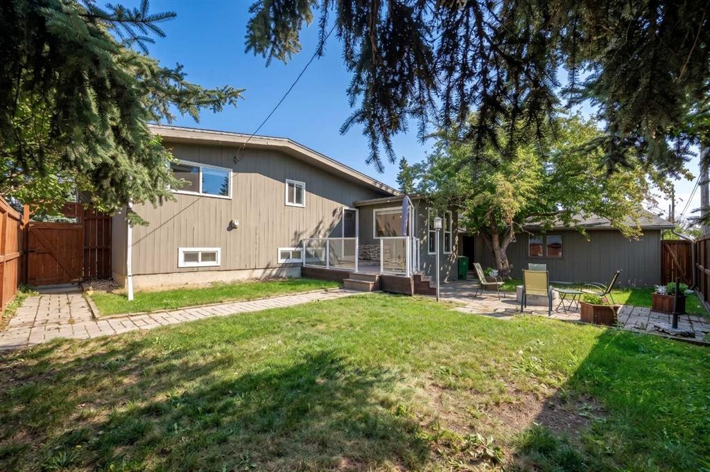 92 Chinook Drive Sw, Calgary, AB