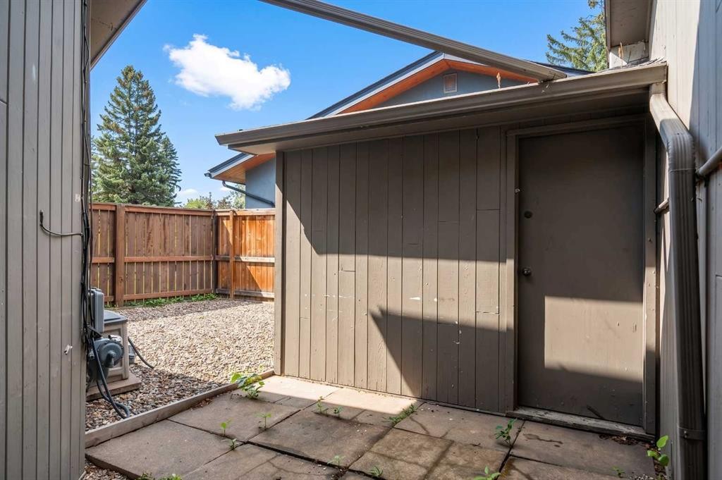 92 Chinook Drive Sw, Calgary, AB