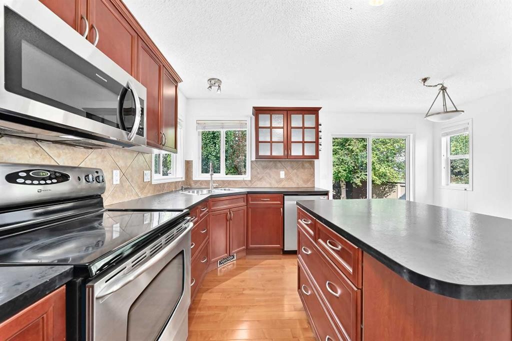 294 Cougar Plateau Way Sw, Calgary, AB
