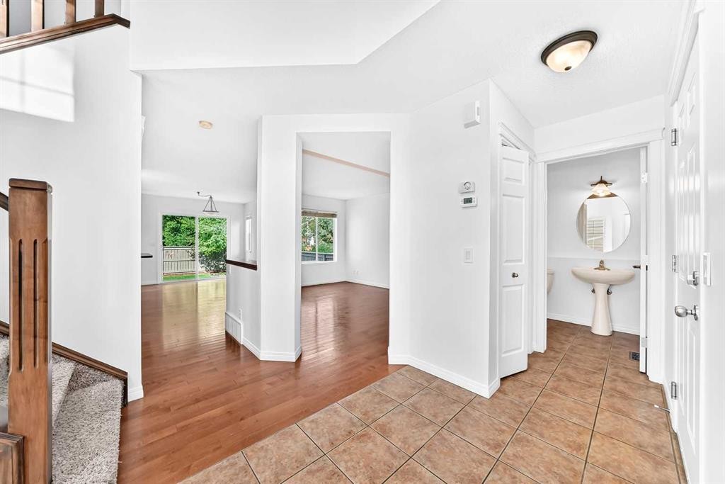 294 Cougar Plateau Way Sw, Calgary, AB