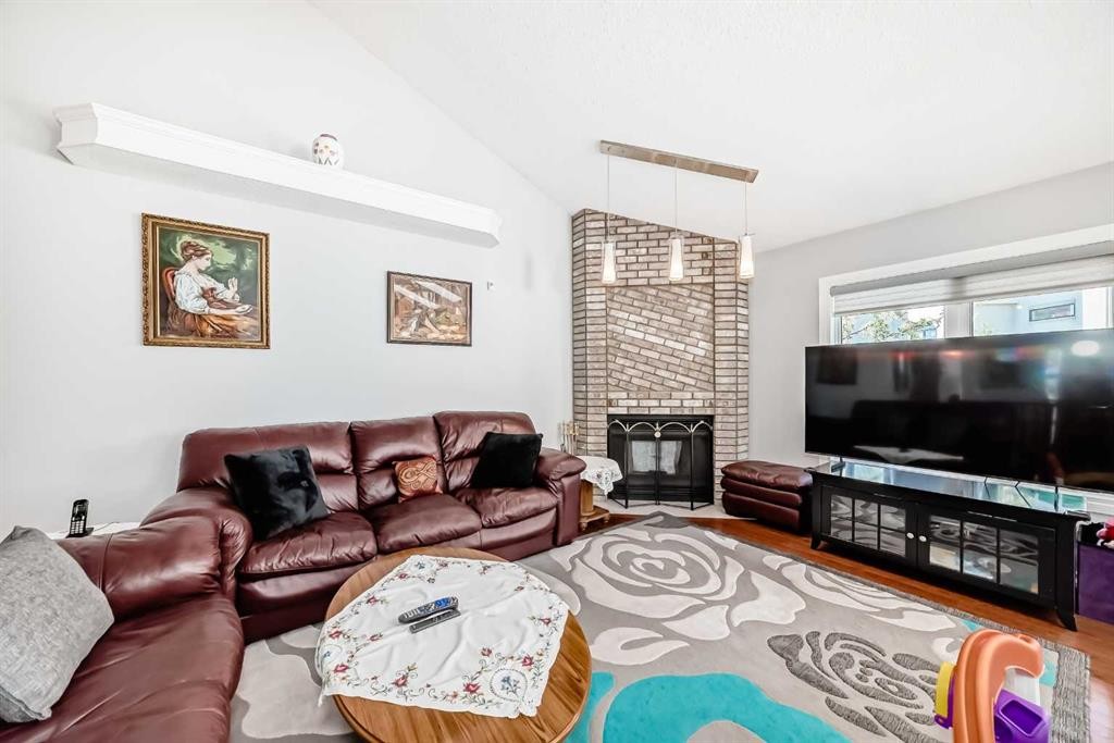 8 Signature Point Sw, Calgary, AB