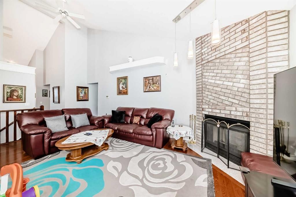 8 Signature Point Sw, Calgary, AB