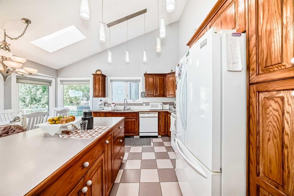 8 Signature Point Sw, Calgary, AB