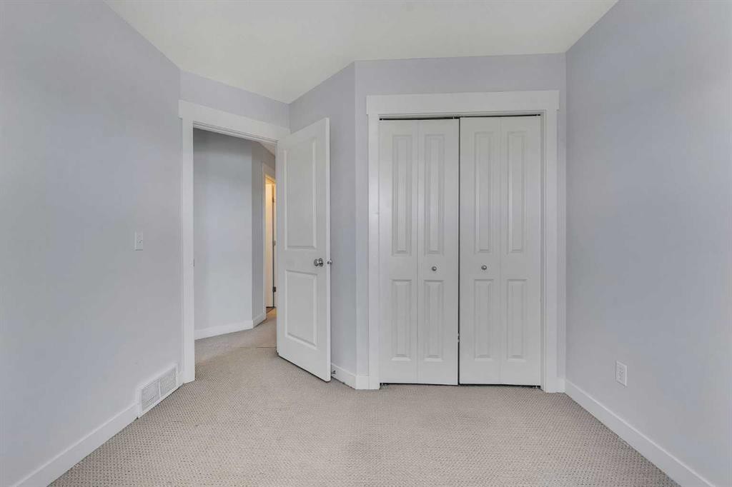 304 Rainbow Falls Drive, Chestermere, AB