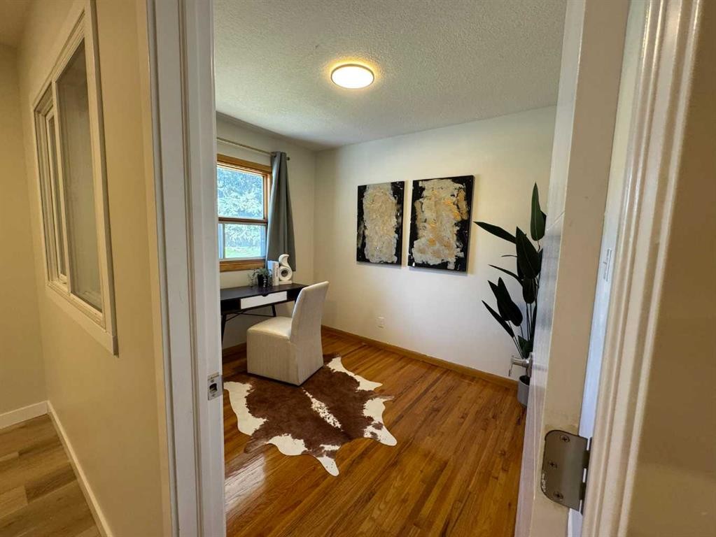 4312 45 Street Sw, Calgary, AB - Indoor