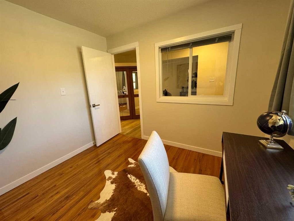 4312 45 Street Sw, Calgary, AB - Indoor