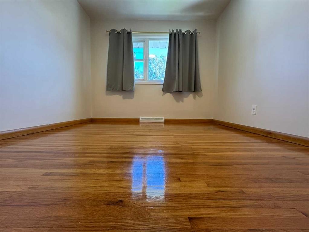 4312 45 Street Sw, Calgary, AB - Indoor Photo Showing Other Room