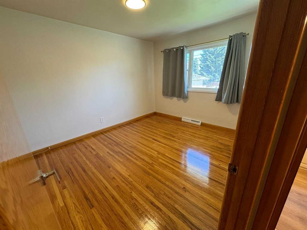 4312 45 Street Sw, Calgary, AB - Indoor Photo Showing Other Room