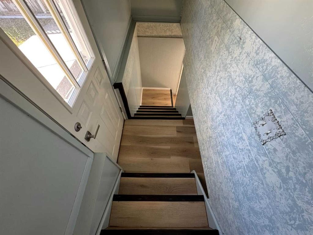 4312 45 Street Sw, Calgary, AB - Indoor Photo Showing Other Room