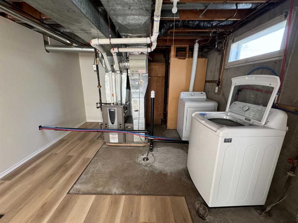 4312 45 Street Sw, Calgary, AB - Indoor Photo Showing Laundry Room
