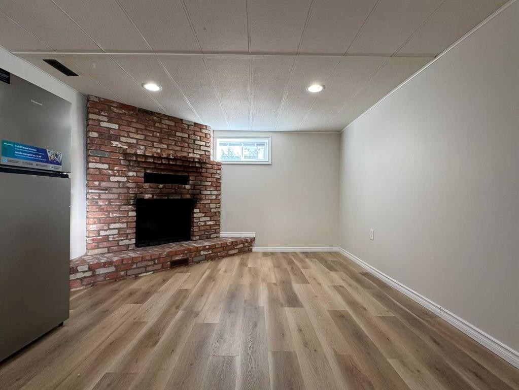 4312 45 Street Sw, Calgary, AB - Indoor With Fireplace