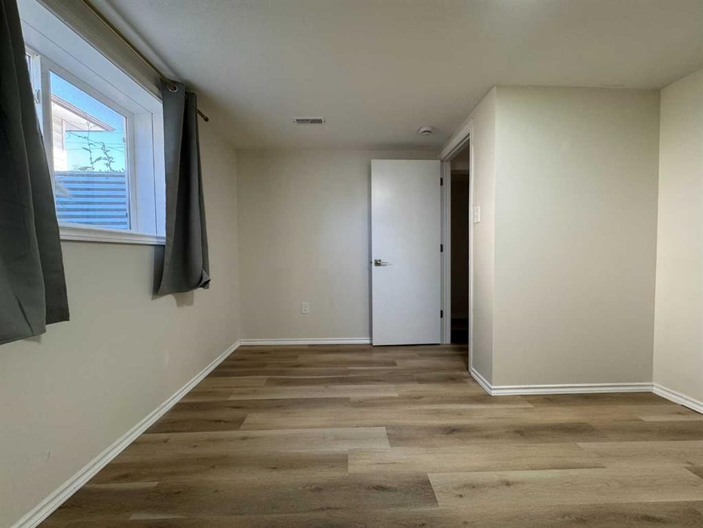 4312 45 Street Sw, Calgary, AB - Indoor Photo Showing Other Room
