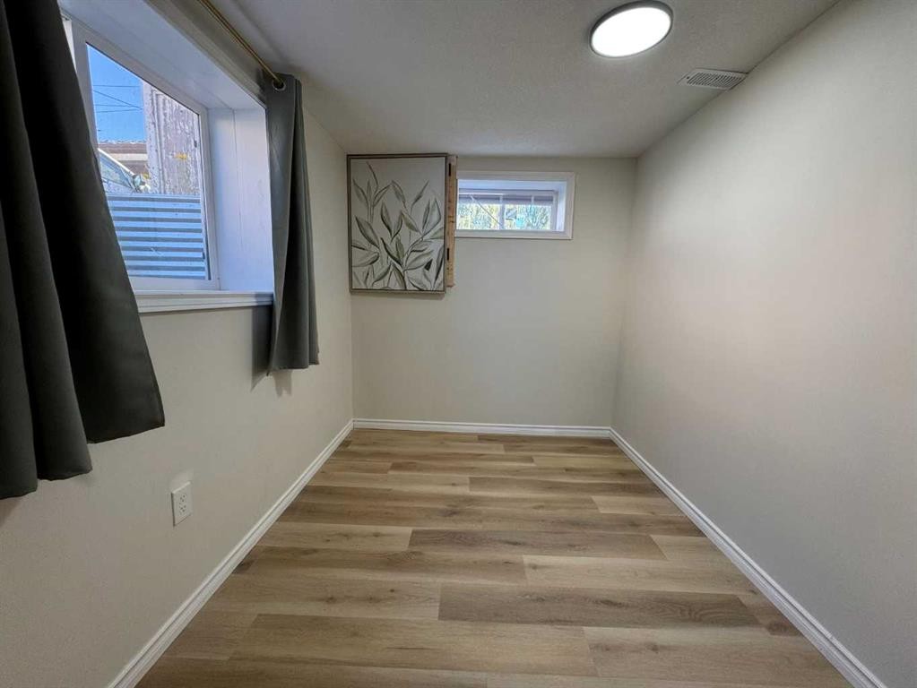 4312 45 Street Sw, Calgary, AB - Indoor Photo Showing Other Room
