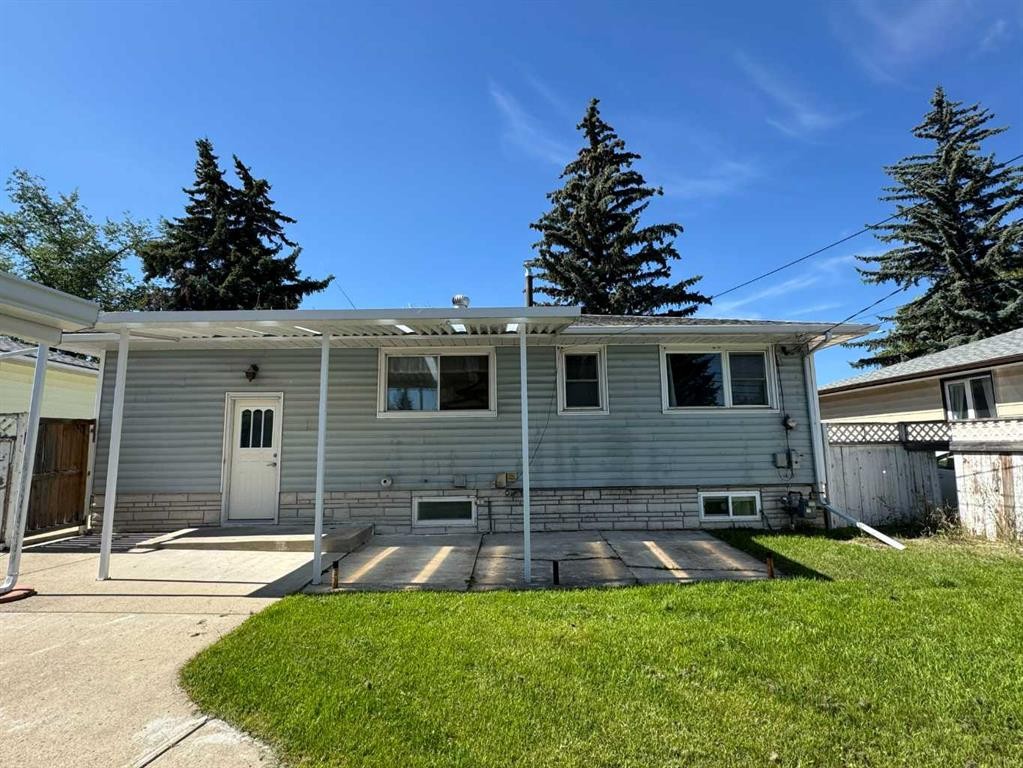4312 45 Street Sw, Calgary, AB - Outdoor