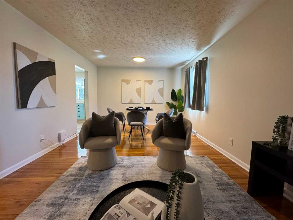 4312 45 Street Sw, Calgary, AB - Indoor
