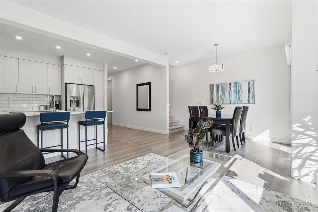 154 Crestridge Common Sw, Calgary, AB
