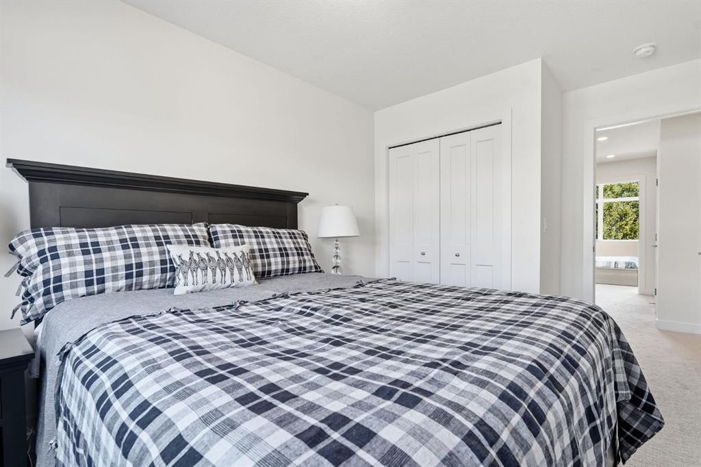 154 Crestridge Common Sw, Calgary, AB