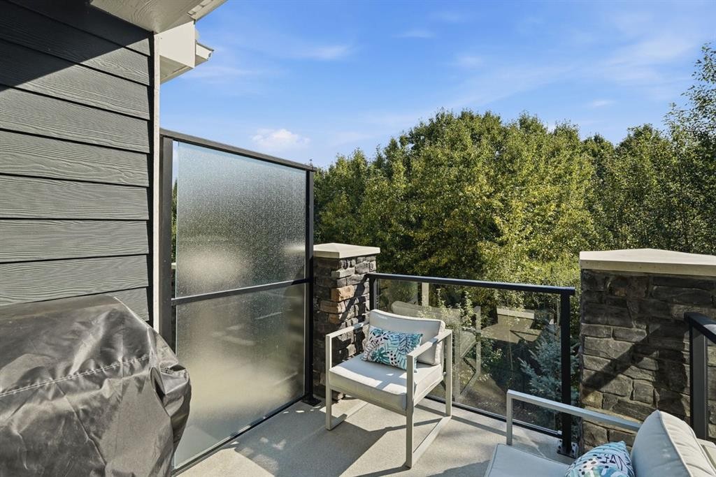 154 Crestridge Common Sw, Calgary, AB