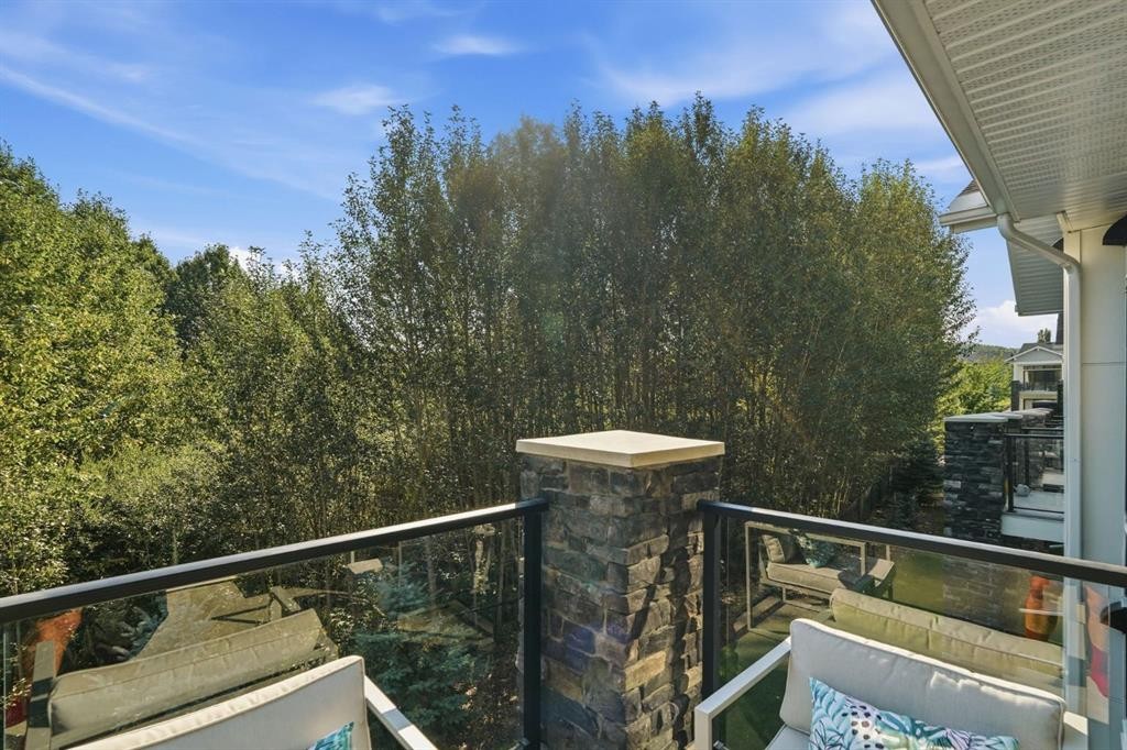 154 Crestridge Common Sw, Calgary, AB