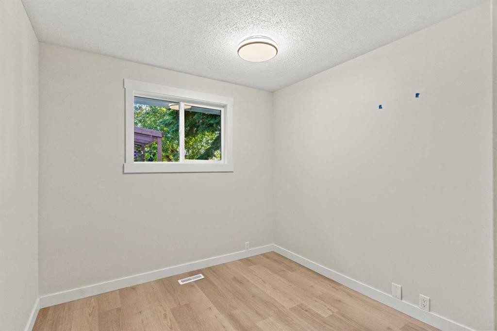 3116 39 Street Se, Calgary, AB