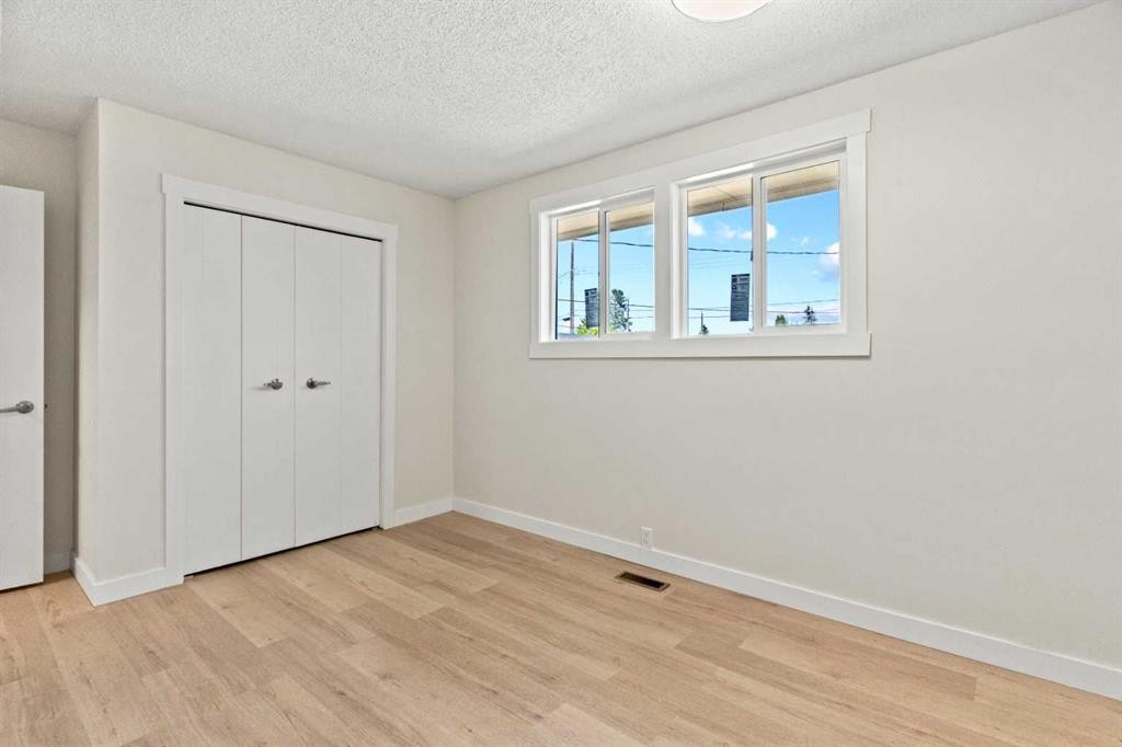 3116 39 Street Se, Calgary, AB