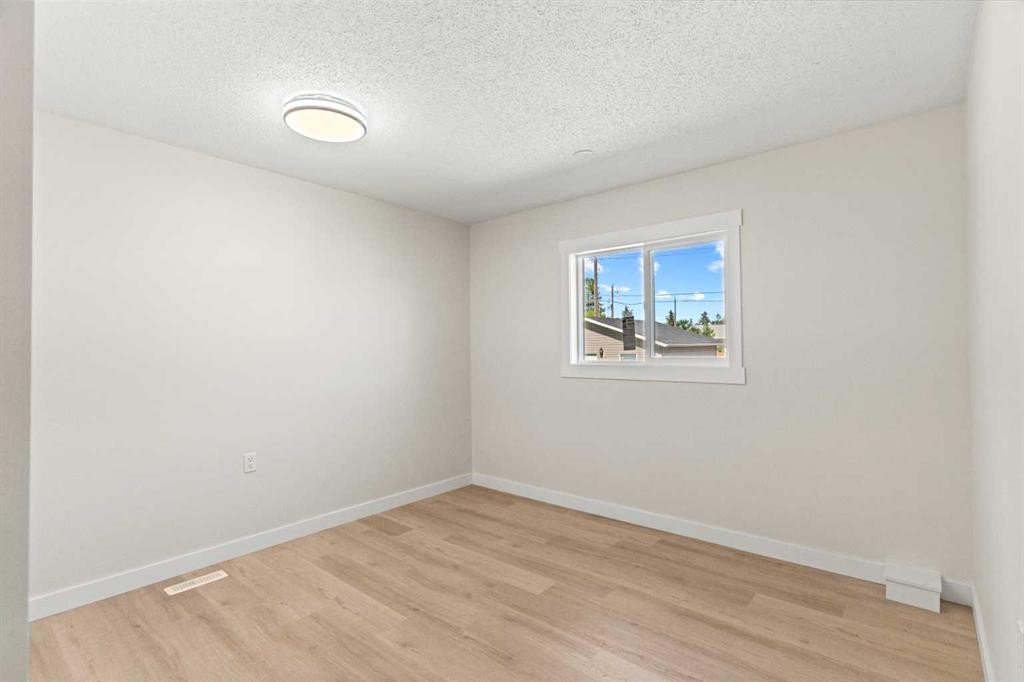 3116 39 Street Se, Calgary, AB