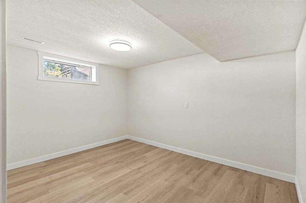 3116 39 Street Se, Calgary, AB