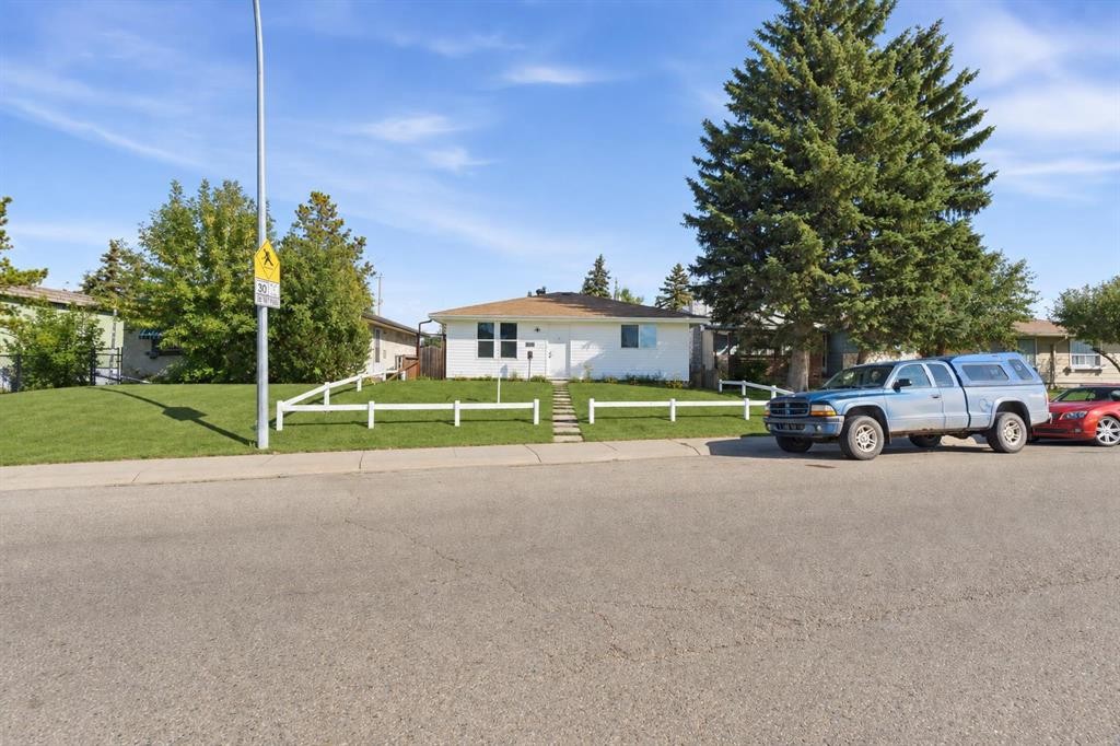 3116 39 Street Se, Calgary, AB
