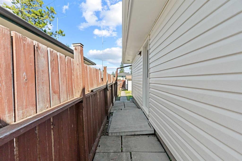 3116 39 Street Se, Calgary, AB