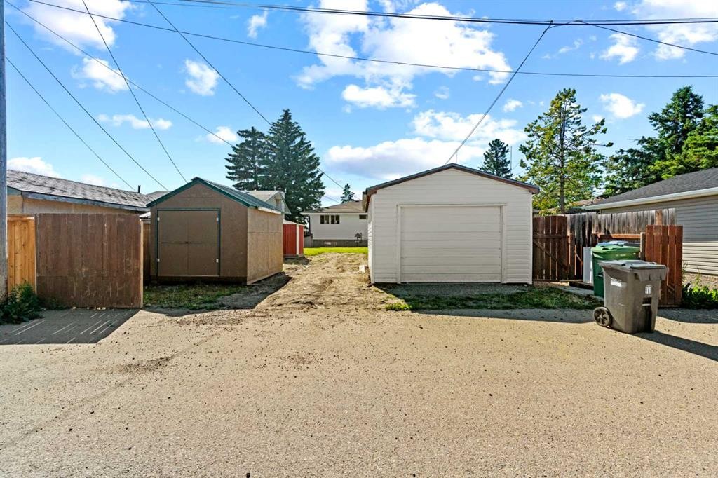 3116 39 Street Se, Calgary, AB