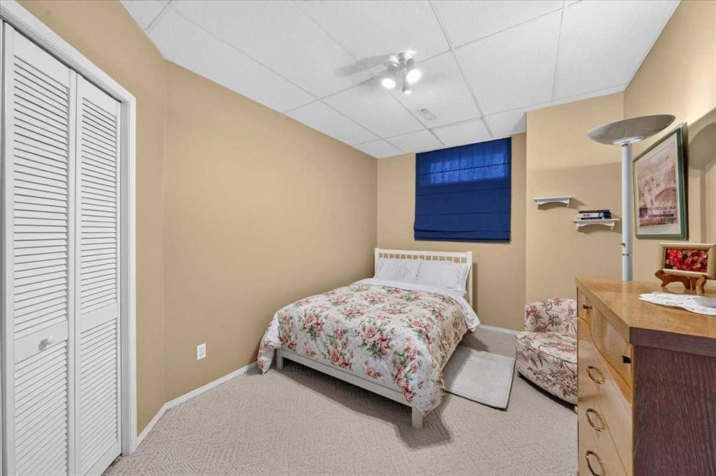 95 Sunlake Close Se, Calgary, AB