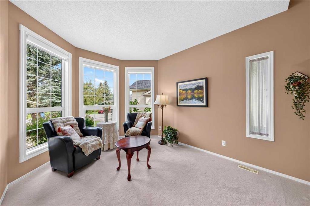 95 Sunlake Close Se, Calgary, AB