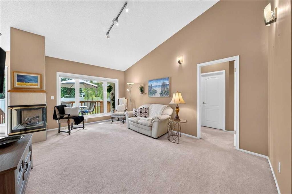 95 Sunlake Close Se, Calgary, AB