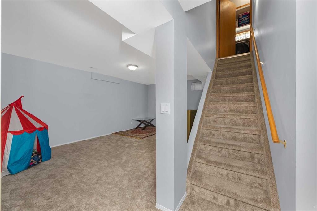 56 Martinglen Place Ne, Calgary, AB