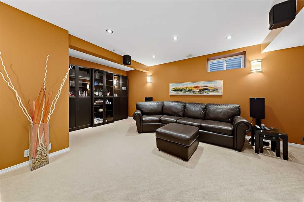 532 54 Avenue Sw, Calgary, AB
