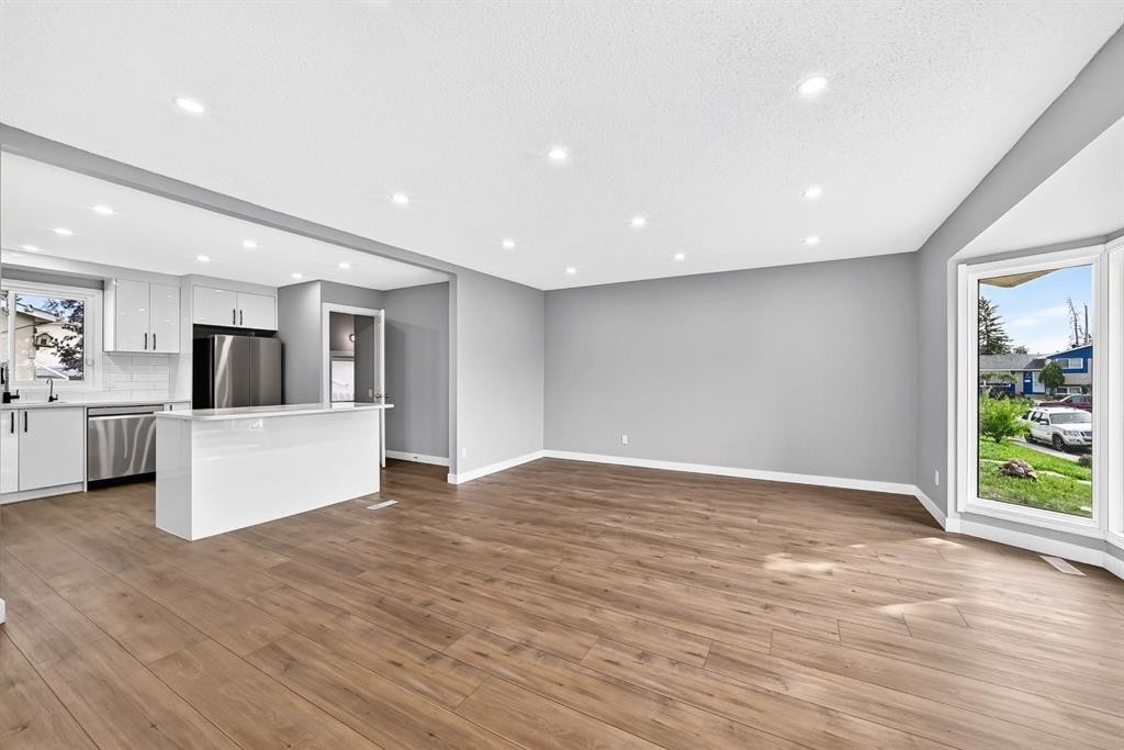 208 Penbrooke Way Se, Calgary, AB