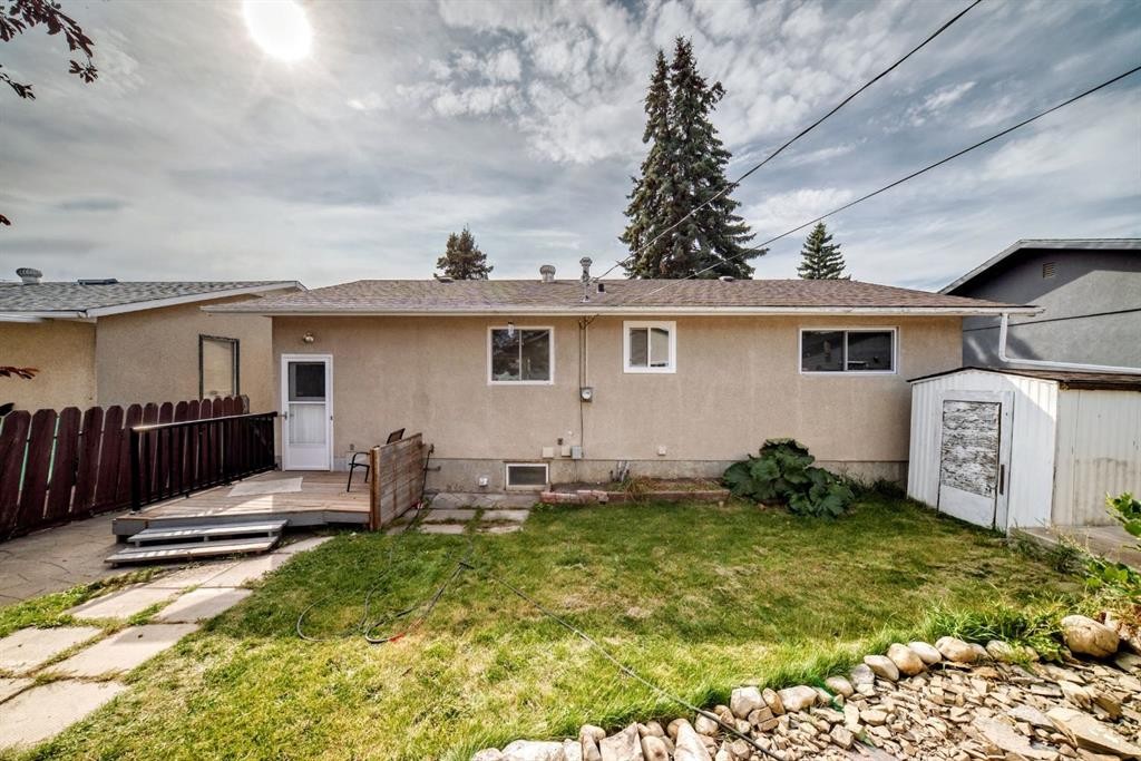 208 Penbrooke Way Se, Calgary, AB