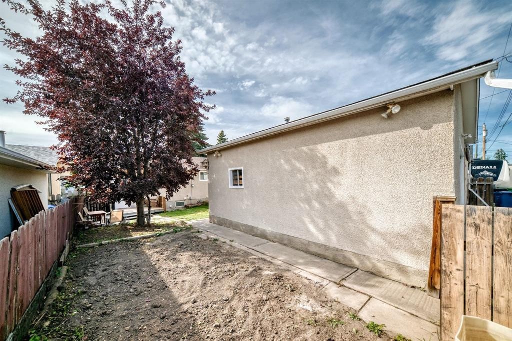 208 Penbrooke Way Se, Calgary, AB
