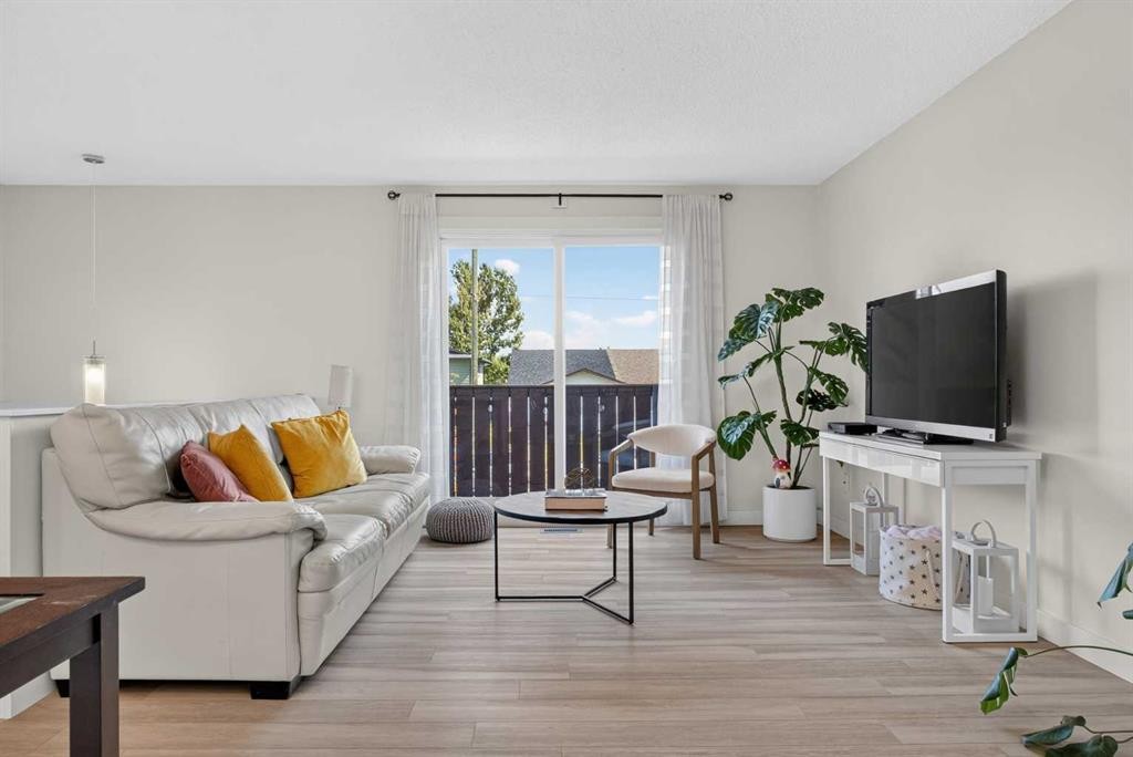 8335 Centre Street Nw, Calgary, AB