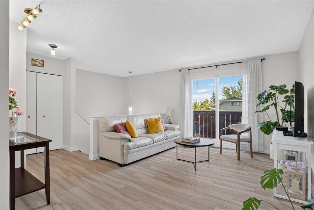 8335 Centre Street Nw, Calgary, AB