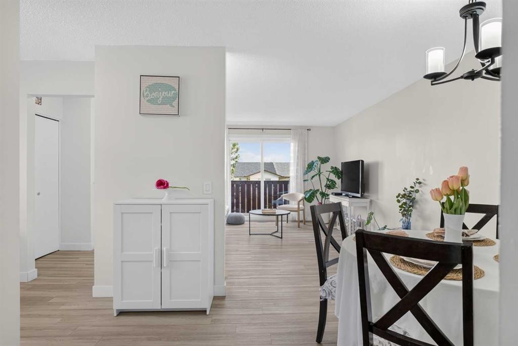 8335 Centre Street Nw, Calgary, AB