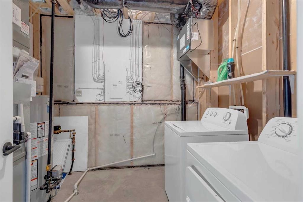 9 Ian Way, Sylvan Lake, AB - Indoor Photo Showing Laundry Room