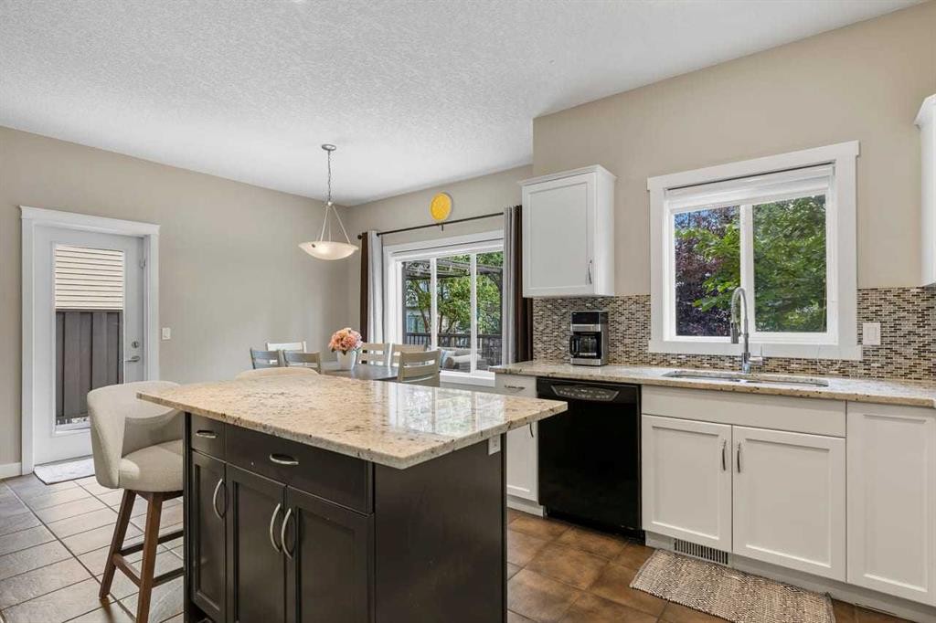 125 Cougarstone Manor Sw, Calgary, AB