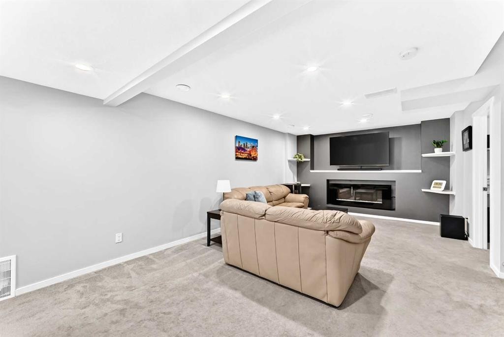 680 Walden Drive Se, Calgary, AB