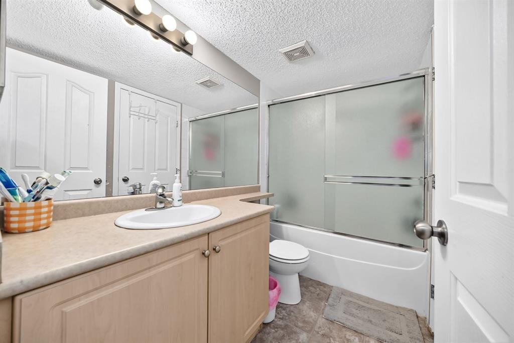 1321-8 Bridlecrest Drive Sw, Calgary, AB