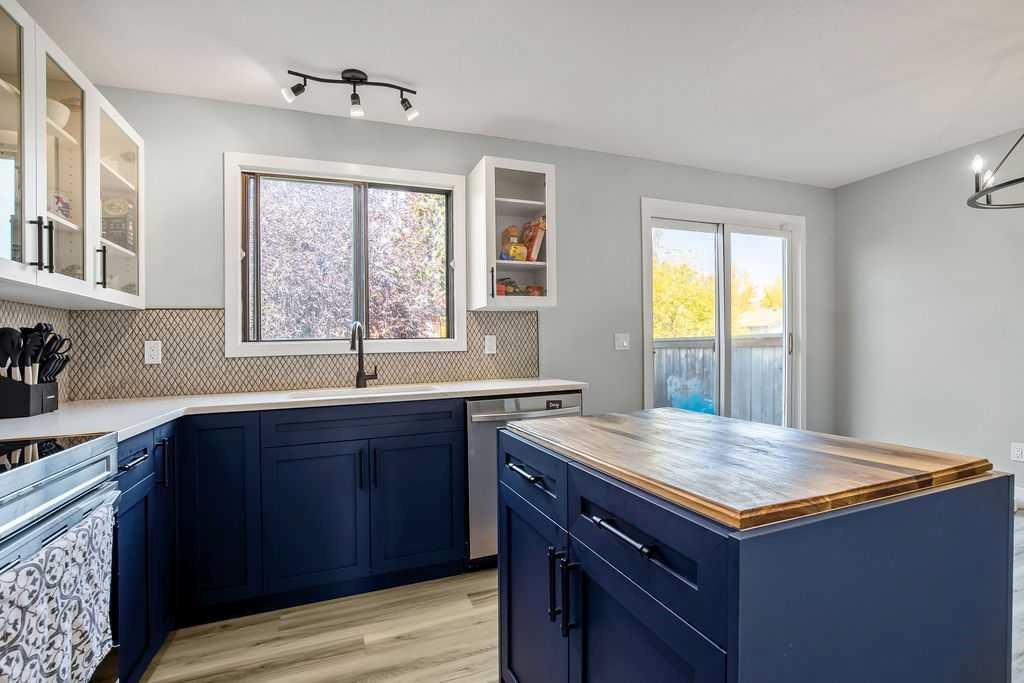 68 Falconridge Close Ne, Calgary, AB